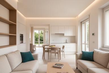 Soggiorno luminoso con cucina separata in un trilocale per famiglie a Mantova